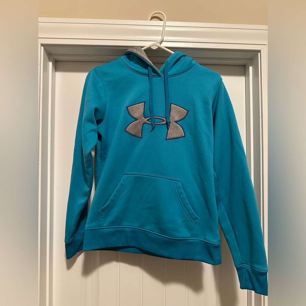 Women’s under Armour sweatshirt size small